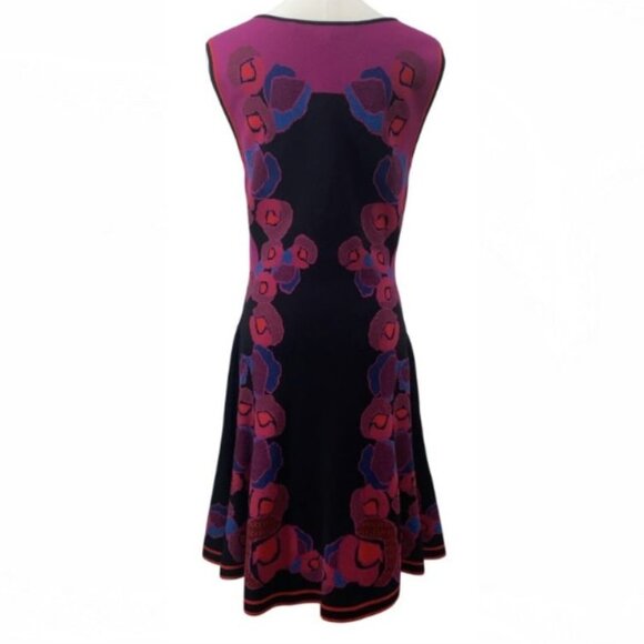 Diane Von Furstenburg luxury floral knit dress size 12 fits smaller - Picture 2 of 2